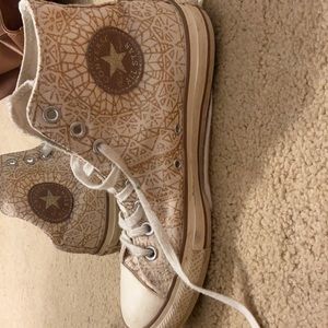 Super fun gold and white converse high top sz9